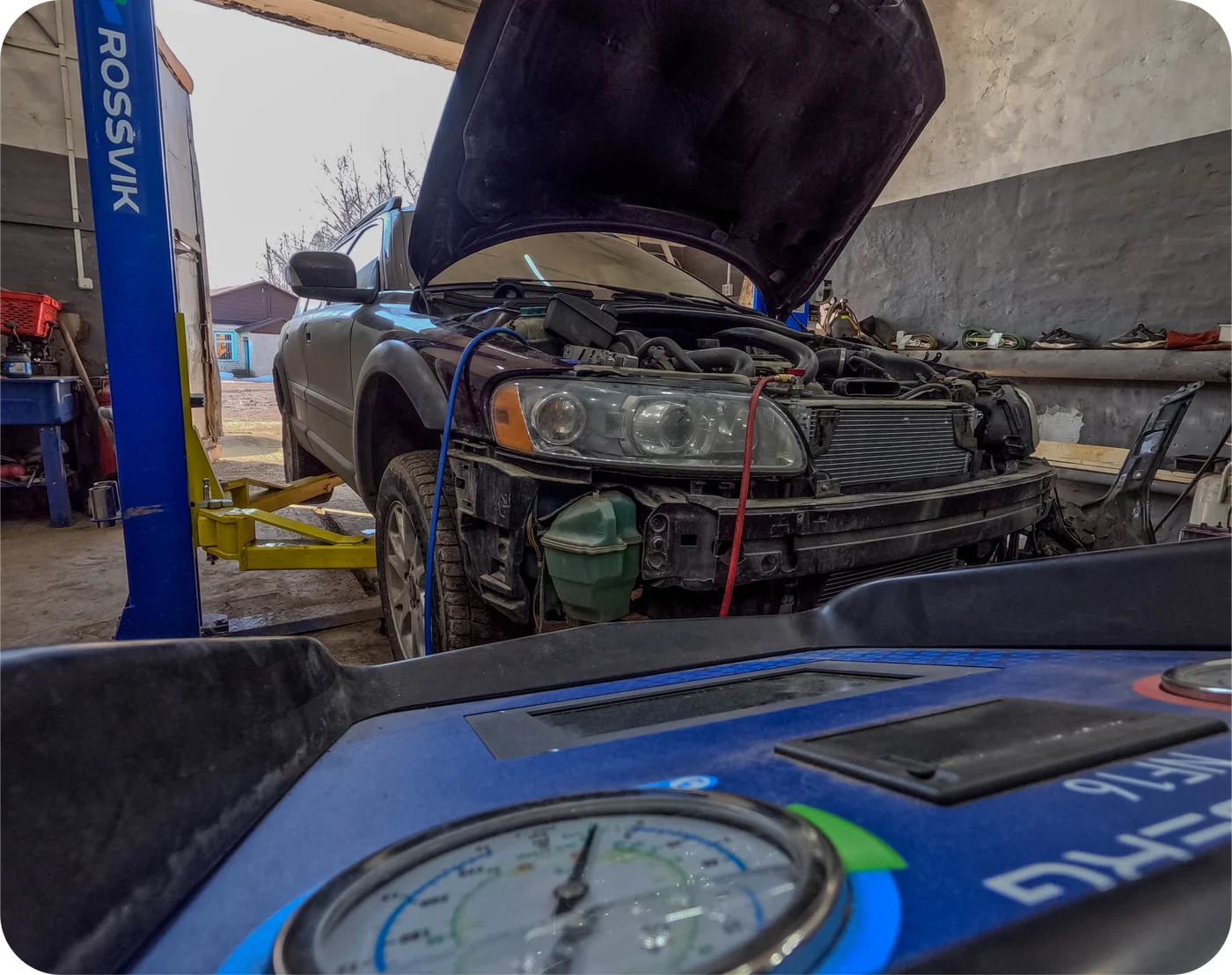 Автомобиль на обслуживании в Эксперт Плюс